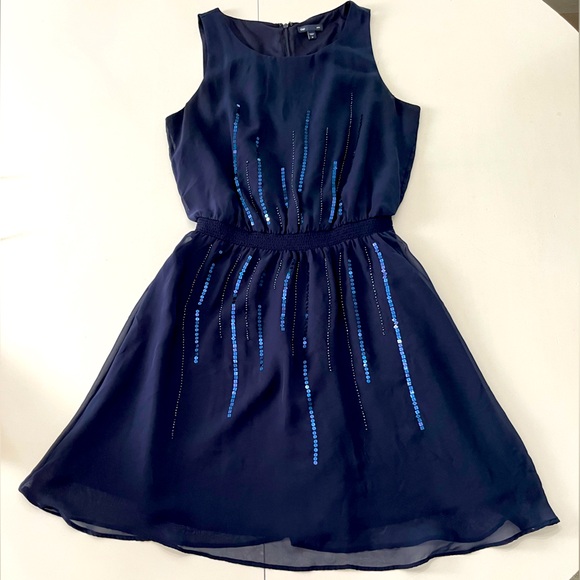 GAP | M | Sequin Design - Picture 1 of 10
